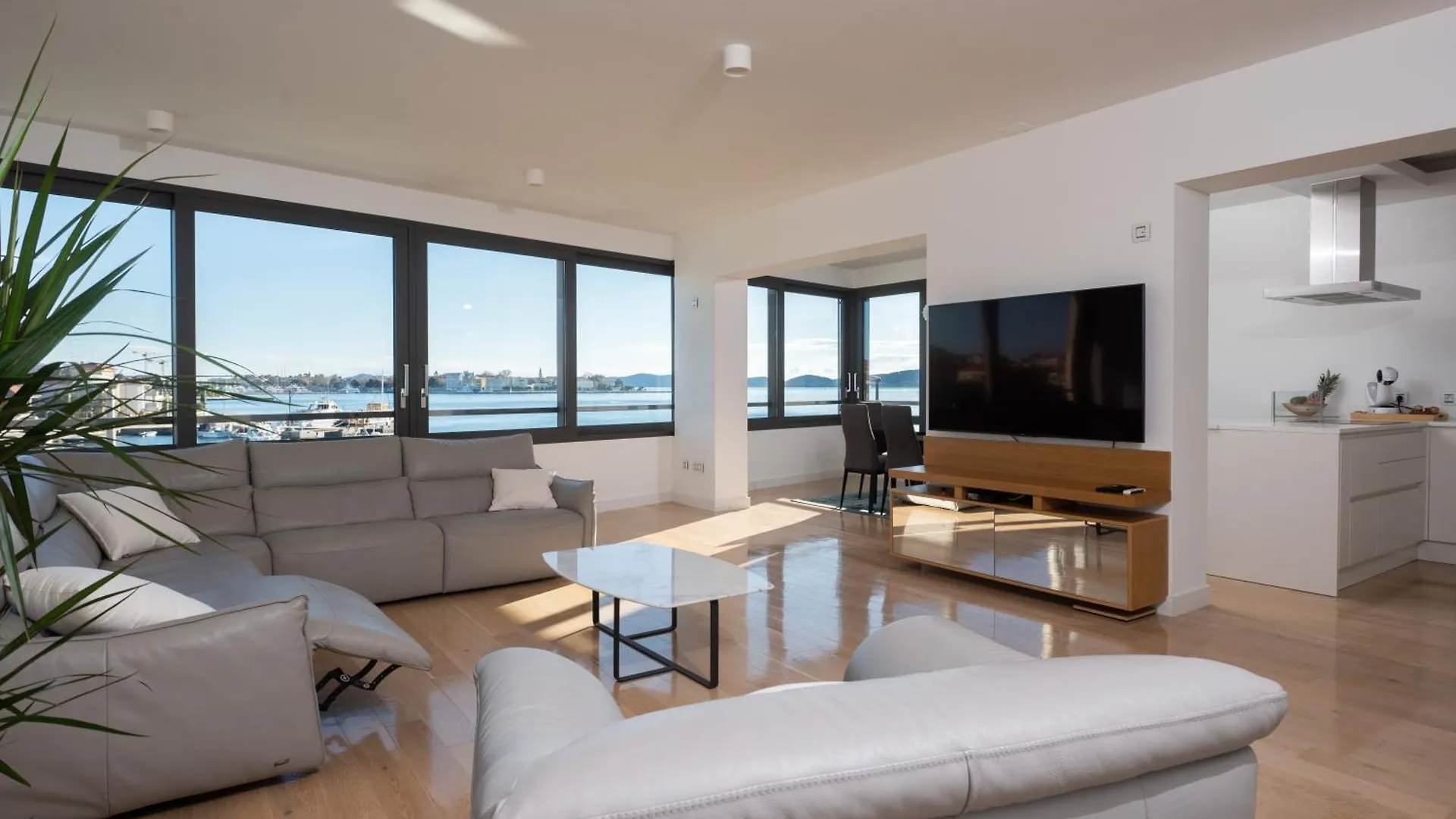 Apartment Seafront Luxury Suite Idassa By Belmont Realty Zadar